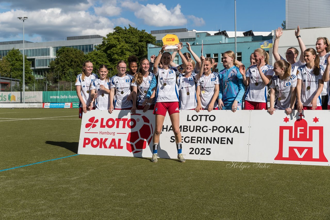 Bild 170 - wBJ Lotto Pokal Finale  Eimsbuetteler TV - Hamburger SV : Ergebnis: 0:3